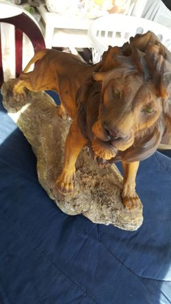 Lion sculpture