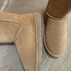 Bear Paw. Size 5/6.  Muy Limpias Y Buena Condición 