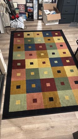Rug (94 1/2” x 60”)