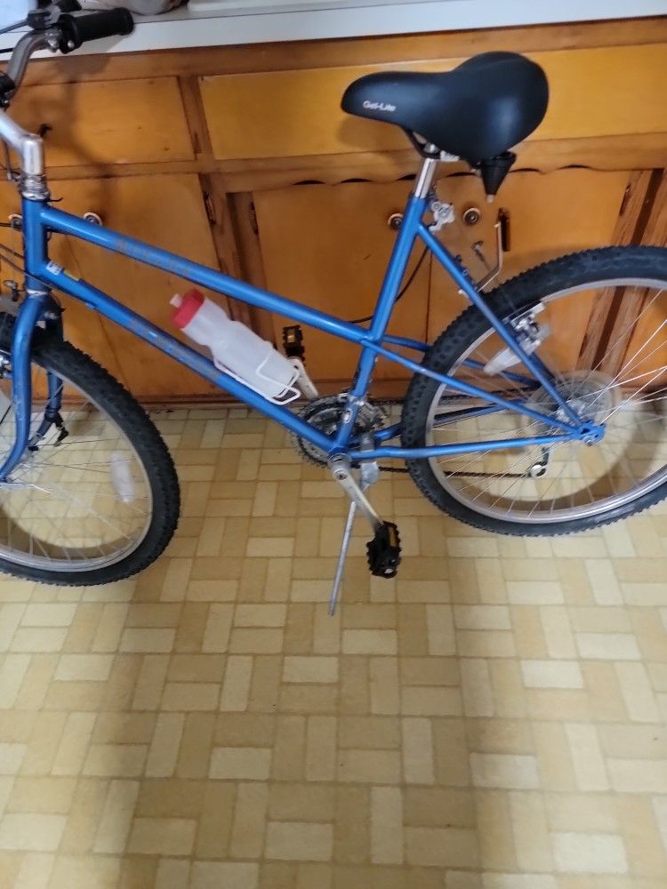 261NCH 21SPEED LADIES SCWHINN MIRADA MOUNTAIN BIKE, NEW TIRES AND TUBES, NICE BIKE $75