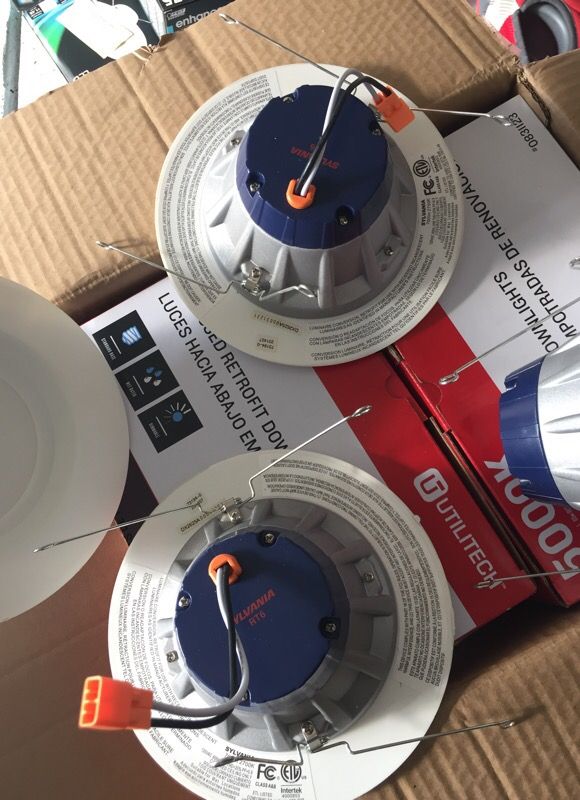 Sylvania 700lm 2700k LED Soft Lights In Good Condition