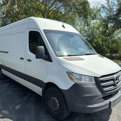 Mercedez Benz Sprinter 2500 Cargo Van