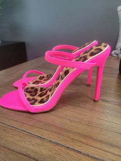BRAND NEW AZALEA WANG HOT PINK HEELS