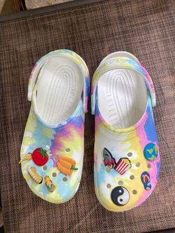 Crocs good Condition men 6 woman 8