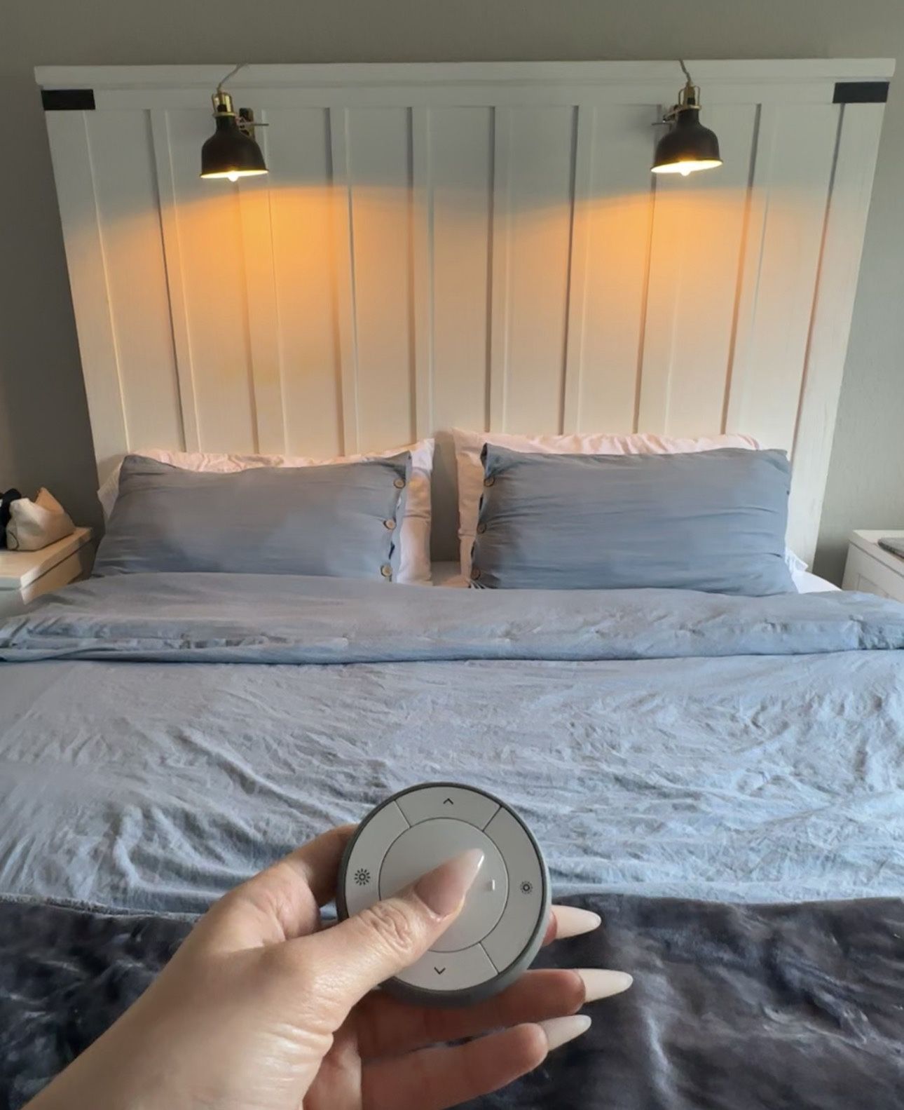 Cal king white wood bed