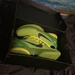 Kobe 6 Grinches Size 11