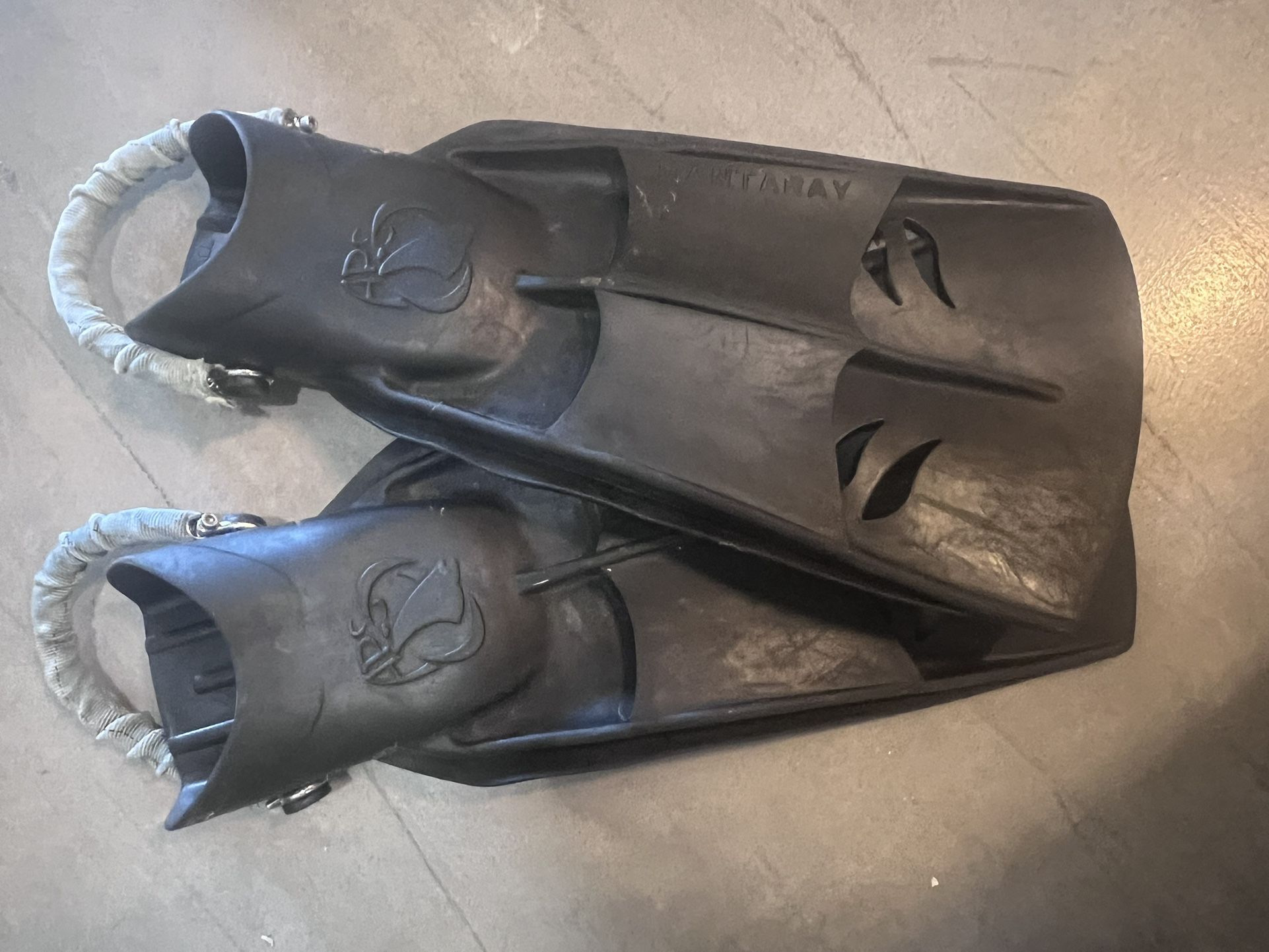 Scuba Fins With Bungee Straps