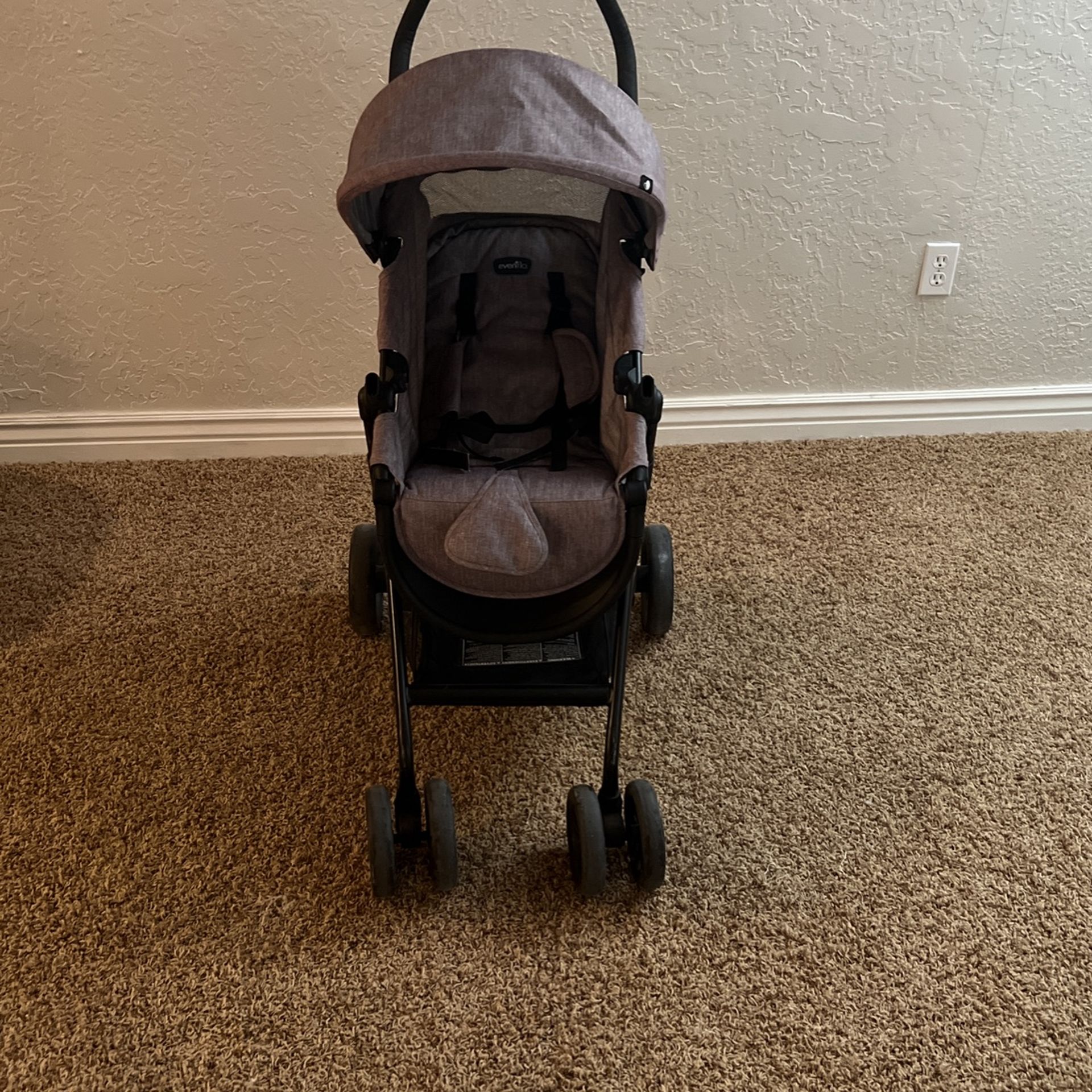 Evenflo Stroller. No issues.