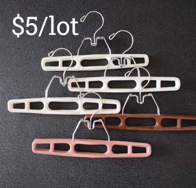 (5) PLASTIC SKIRT/PANT HANGERS or for HAIR EXTENSIONS ($5/5-pc)