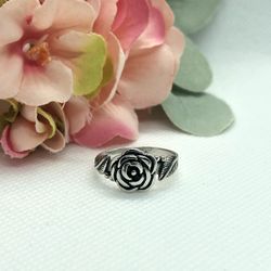 Vintage Rose leaf Ring | Size 8
