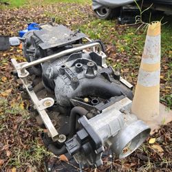 2006 CHEVY AVALANCHE 5.3 LS INTAKE MANIFOLD !!THROTTLE BODY INJECTORS AND FUEL RAILS INC!!