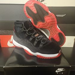Deadstock Womens Air Jordan 11 Retro (Bred Velvet)