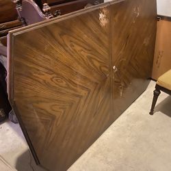 Table Set And Chairs 