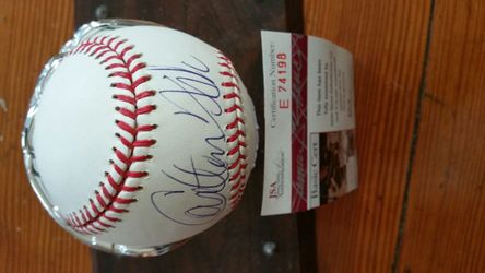 SIGNED BOSTON RED SOX HALL OF FAMER CARLTON FISK BASEBALL JSA#E74198