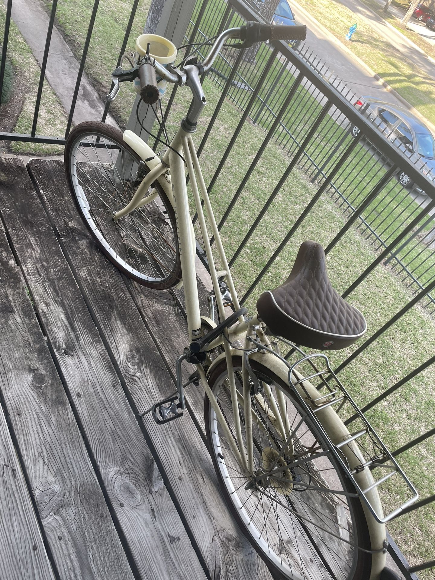 Schwinn Admiral Hybrid Bike 7speeds 700c Wheels With Schwinn Wide Comfort Seat