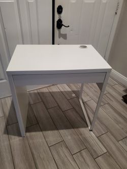 Desk 20”x29”xH30”