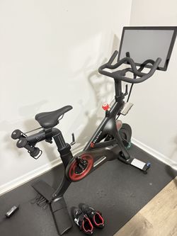 2024 Peloton Bike 2nd Gen Excellent Condition Low Usage 0-50 Rides