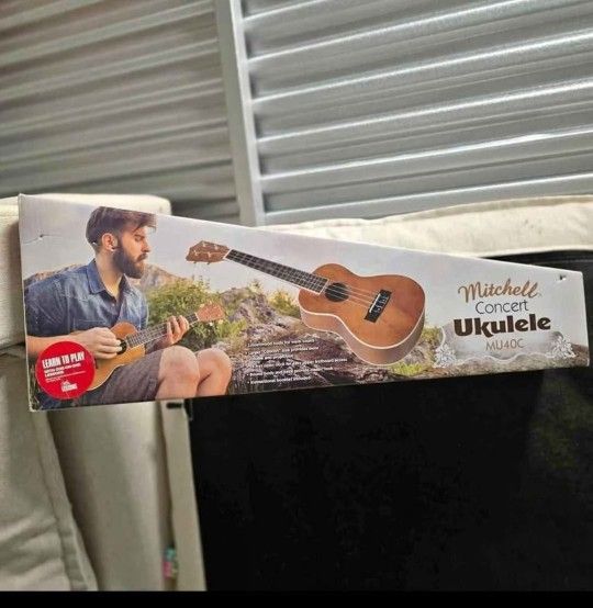 Bnib Mitchell concert ukulele