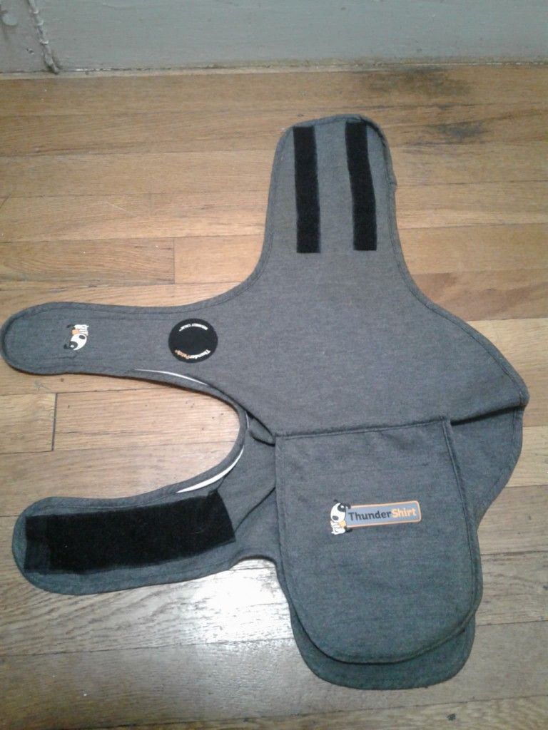 ThunderShirt for Dogs, Small, Heather Gray Classic - Dog Anxiety Relief Calming Vest Only Used Once. Message me anytime if interested will send more p