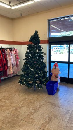 8 Foot Christmas Tree Pre-lit