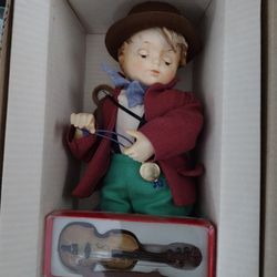 Goebel Little Fiddler Doll