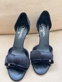 Chanel Shoes in perfect condition size 39.5 Paid $1250 and  purchased in Europe. Worn 1 time