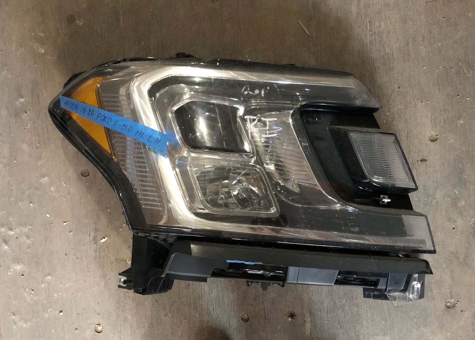 USED REF#0004 || 2018-2020 FORD F-150 || LEFT HAND/DRIVER SIDE HEADLIGHT