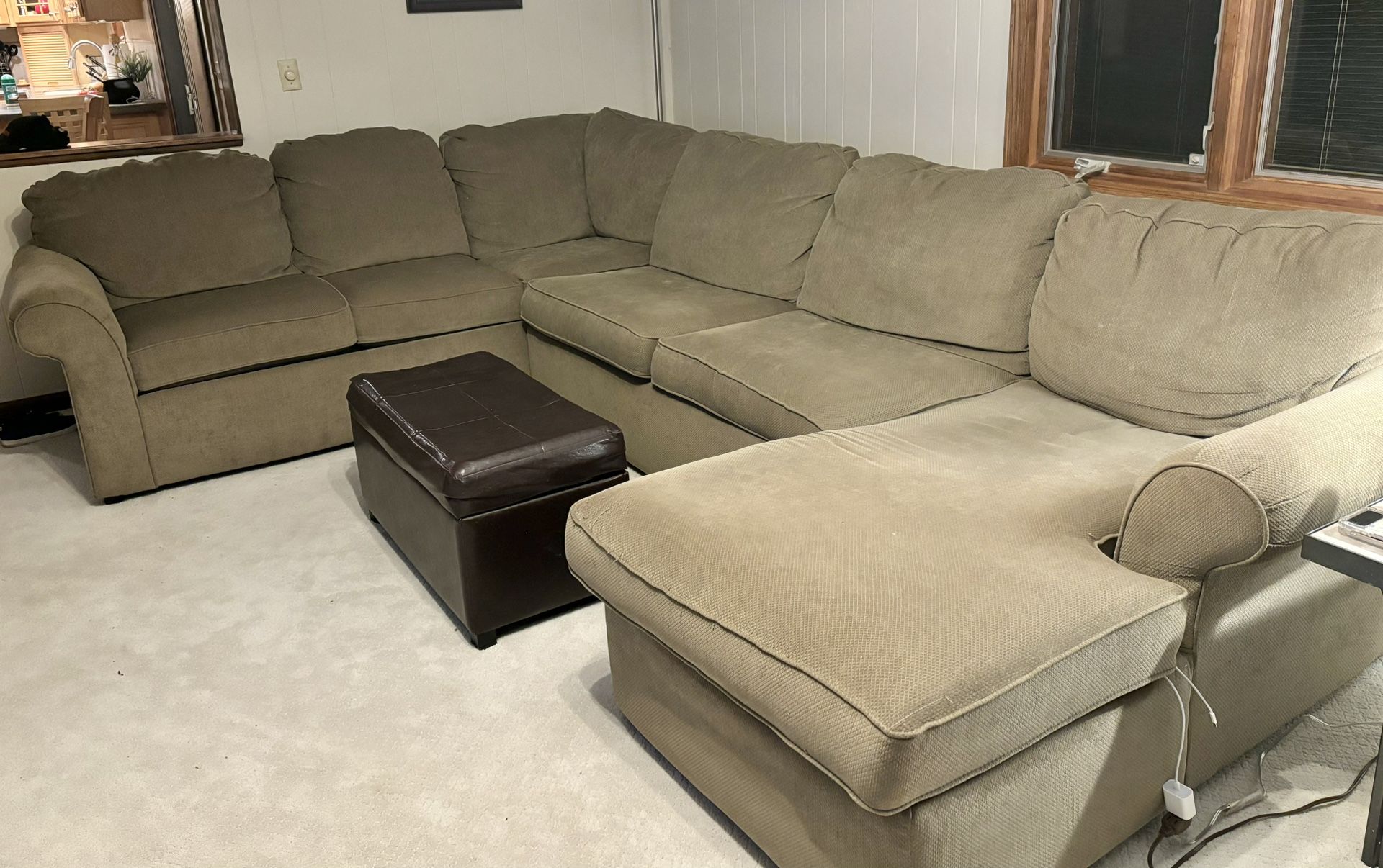 Sectional Couch With Chase, Green Fabric 