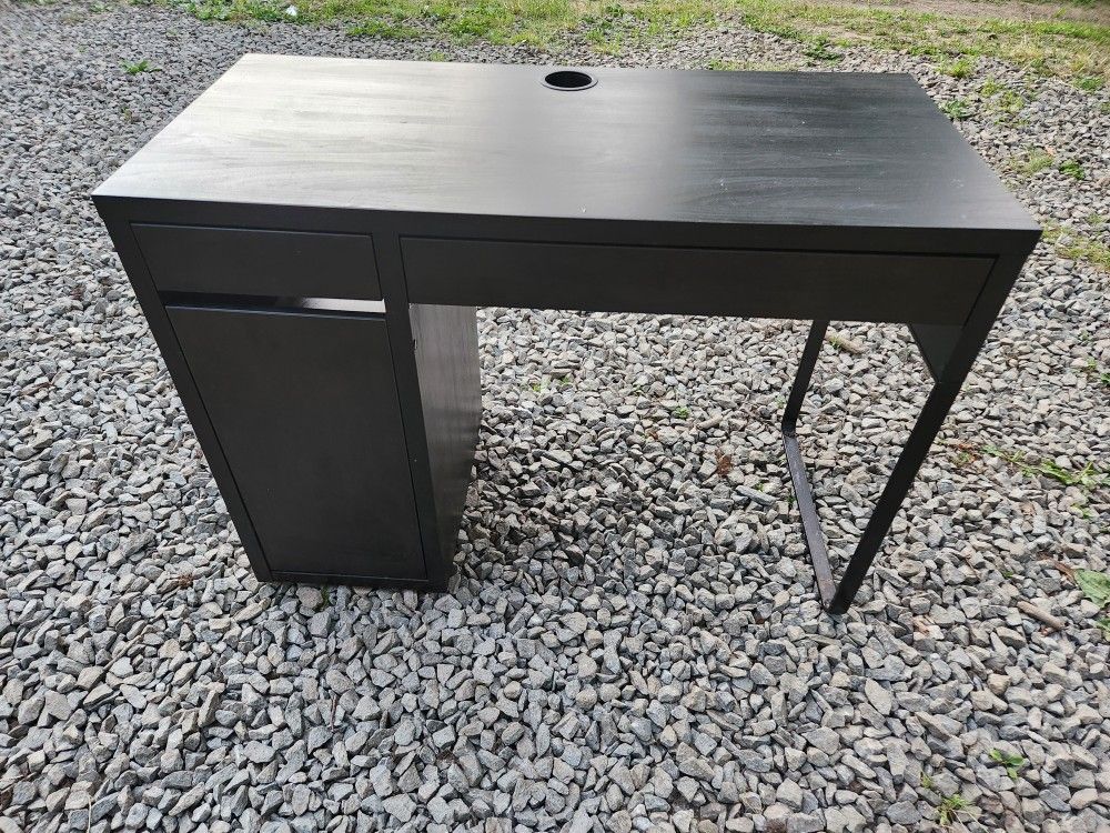 IKEA MICKE
Desk, black-brown, 41 3/8x19 5/8 "