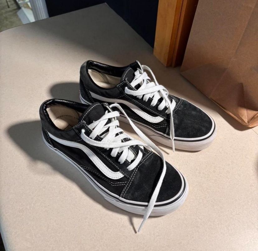 Black and white Vans Old Skool trainers Size 9.5 Streetwear