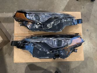 2017, 2018, 2019 Toyota Corolla Headlight ( New Car Parts )