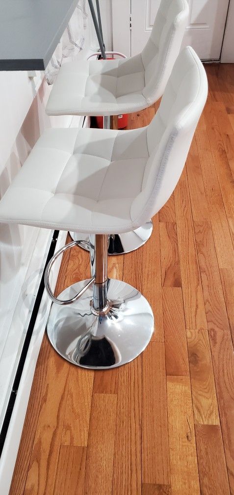 4 Brand new bar stools