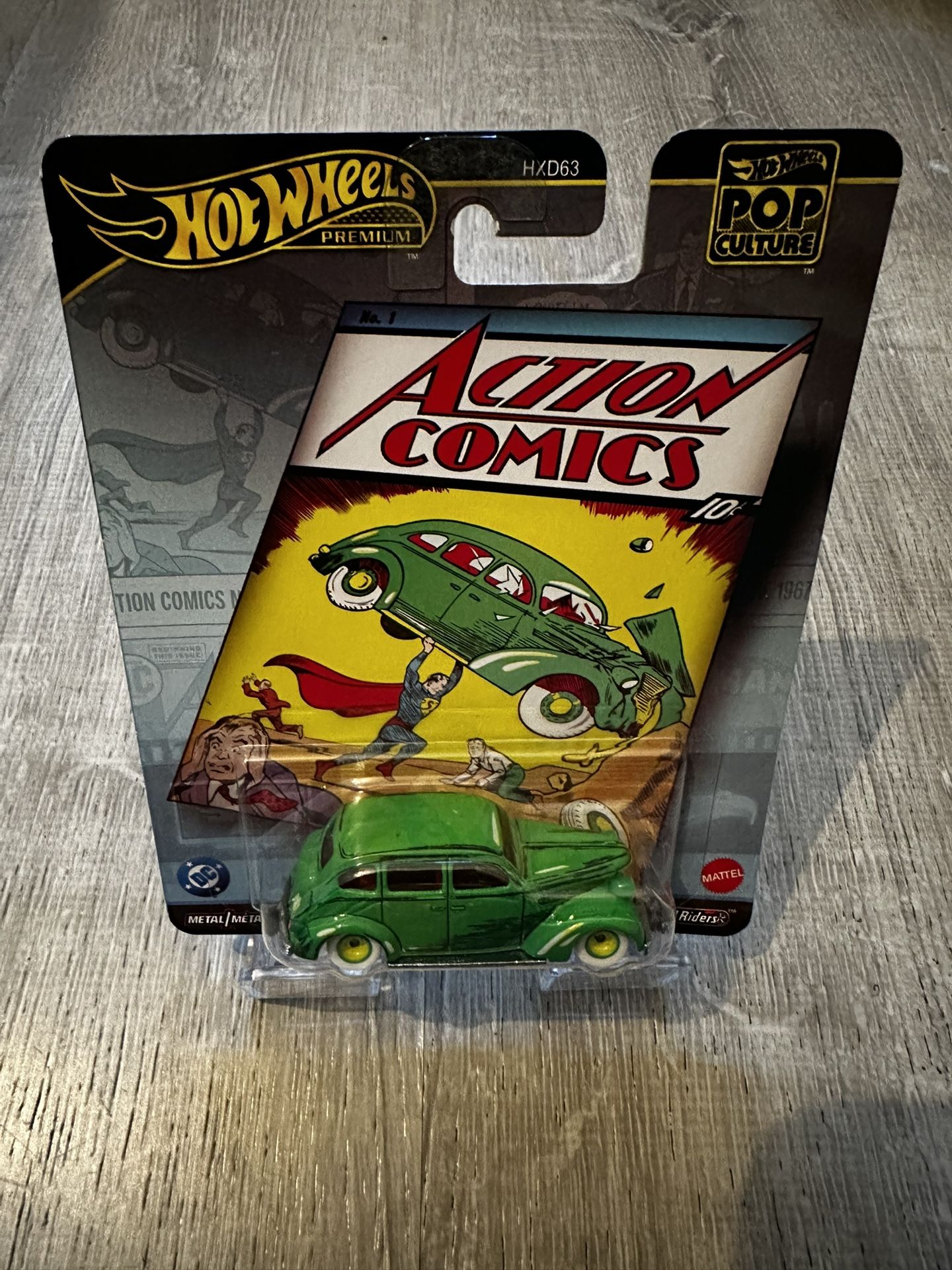 Hot Wheels Premium Pop Culture Action Comics #1 Action Sedan Berline