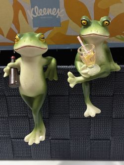 Hanging Flower/Plant Pot Frogs With Drinks