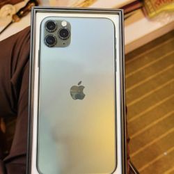 IPHONE 11 PRO MAX 256GB UNLOCKED LIKE NEW