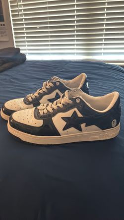 Bapestas shoes, black and white color way. 10.5 fits 9.5-11.