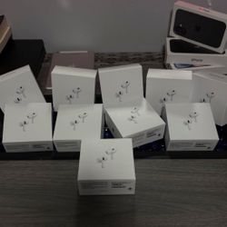 Apple AirPods Gen 2.    Shoot Offers 🤝🏽💰💯