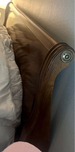 King Sleigh bed
