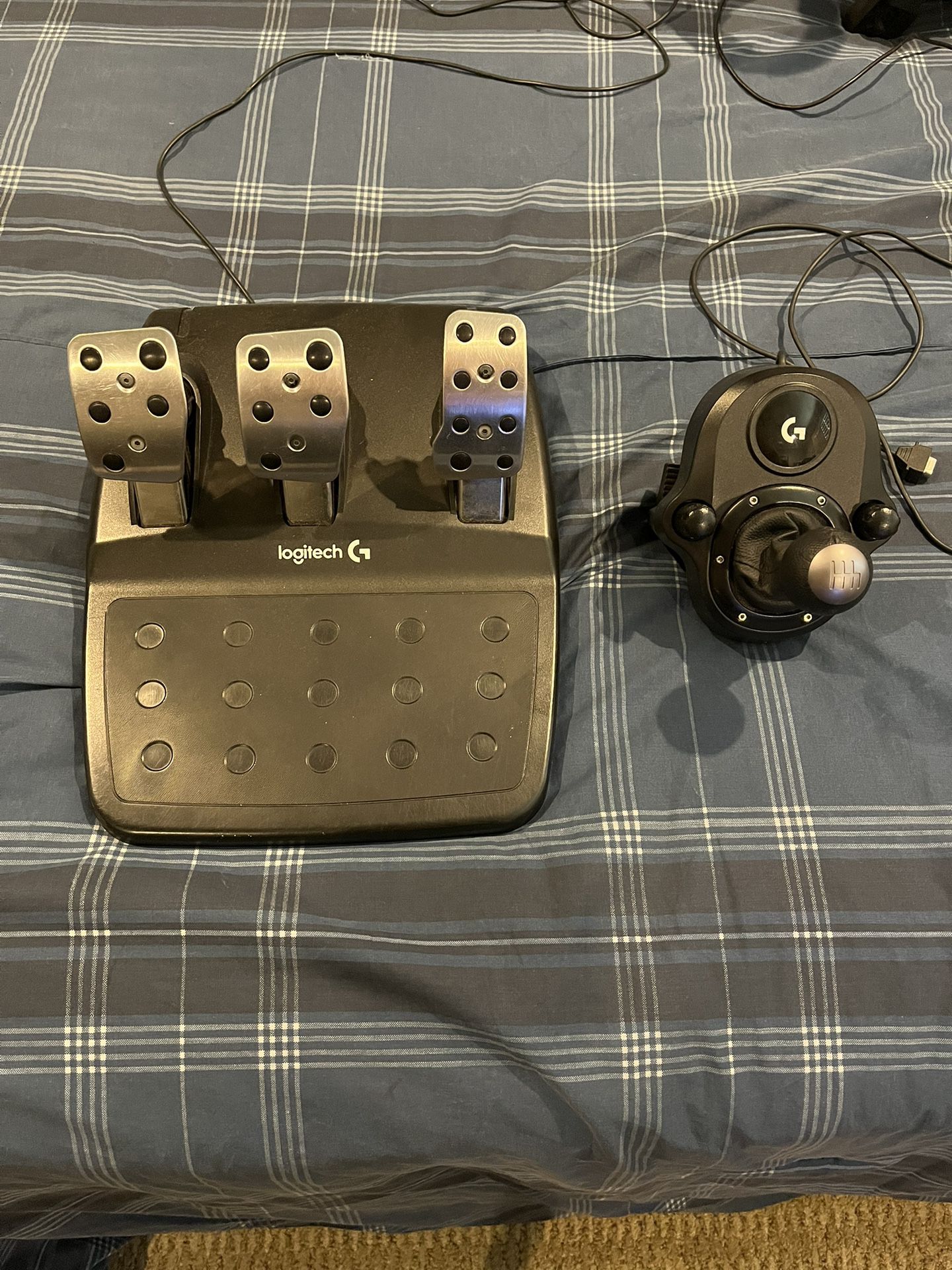 LOGITECH G27 GREAT CONDITION WITH SHIFTER for Sale in Ontario, CA - OfferUp
