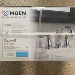 Moen (Caldwell) Chrome 2-handle Widespread WaterSense Bathroom Sink Faucet