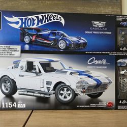 Hot Wheels Brick Set - Cadillac/Corvette - Brand New