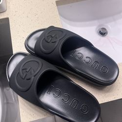 Booster Gucci Slides 220 
