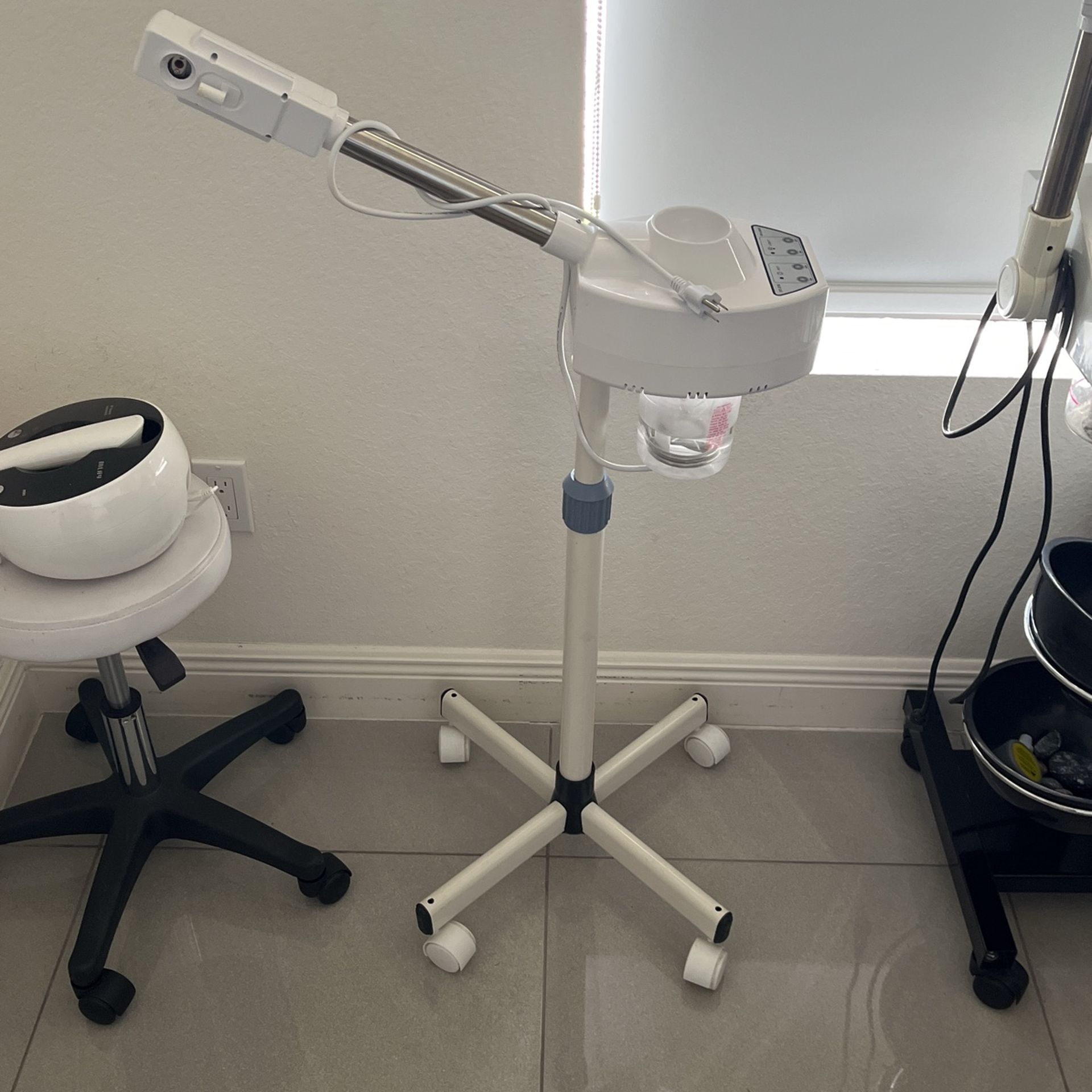 Facial steamer