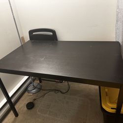 Dining Table With 4 Black Chairs 