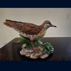 Bird Scupture. Vintage. For Bird Lovers.