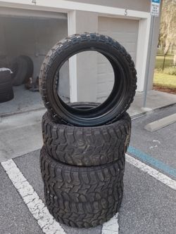 Truck tires 33x12.50R 22LT