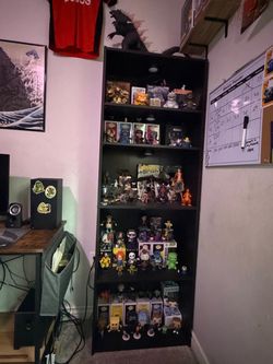 Selling figures/plushies (negotiable)