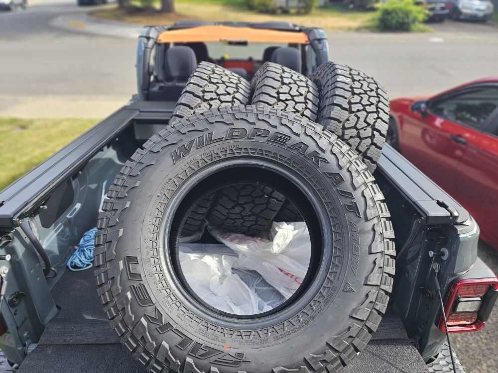 Falken Wildpeak A/T3W 285/70R17