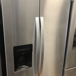 Refrigerador Con Dispensadores Totalmente Digitales Agua/Hielo  (AMARÁ)