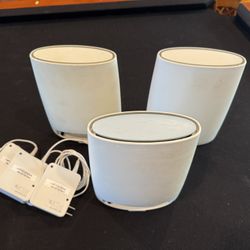 Netgear Orbi AC300 Tri-Band and Mesh Router with 2 Satelliter